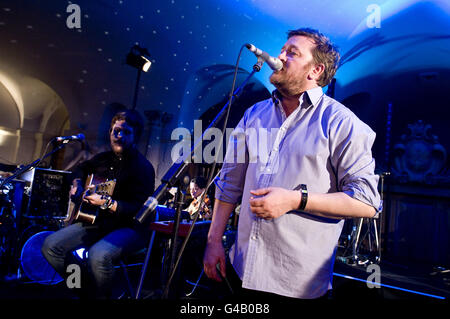 Il gomito in concerto - Londra Foto Stock