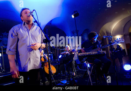 Il gomito in concerto - Londra Foto Stock