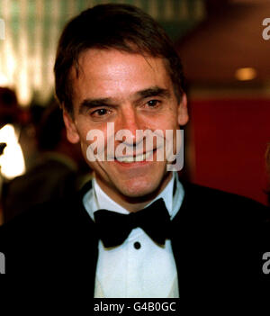 PA NEWS FOTO 19/3/98 Jeremy Irons presso il Royal Premier di 'L'uomo nella mascherina del ferro' all'Odeon Leicester Square, Londra questa sera (giovedì). Foto di Pietro Giordano/PA Foto Stock