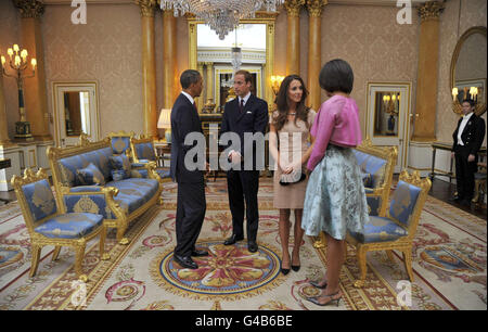 Il presidente degli Stati Uniti Barack Obama (a sinistra) e First Lady Michelle Obama (a destra), incontreranno il principe William e la duchessa di Cambridge, a Buckingham Palace a Londra, il primo giorno della visita di stato di tre giorni del presidente Obama nel Regno Unito. Foto Stock