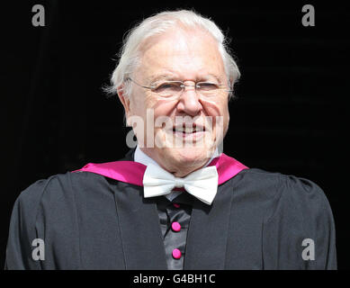 Naturalista e emittente Sir David Attendborough dopo aver conseguito una laurea honoris all'Università di St Andrews. Foto Stock