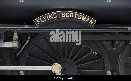 Il Flying Scotsman nella sua livrea nera LNER in esposizione sul giradischi al National Railway Museum di York. Foto Stock