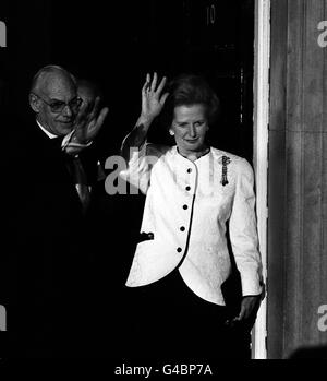 MARGARET THATCHER E IL MARITO DENNIS HANNO ONDATO FAIRWELL AL LEADER SOVIETICO MIKHAIL GORBACHEV E SUA MOGLIE RAISA DOPO UN BANCHETTO AL 10 DOWNING STREET, LONDRA Foto Stock