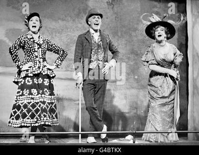 Film - 'Star' - Julie Andrews, Bruce Forsyth e Beryl Reid - Hollywood Foto Stock