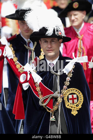 Il Conte di Wessex arriva per l'Ordine annuale del Servizio Garter alla Cappella di San Giorgio nel Castello di Windsor, Inghilterra. Foto Stock