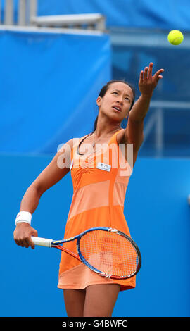 Tennis - AEGON International - giorno due - Devonshire Park. Anne Keothavong della Gran Bretagna in azione contro Sorana Cirstea durante l'AEGON International al Devonshire Park, Eastbourne. Foto Stock