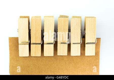 Clothespin isolati su sfondo bianco Foto Stock
