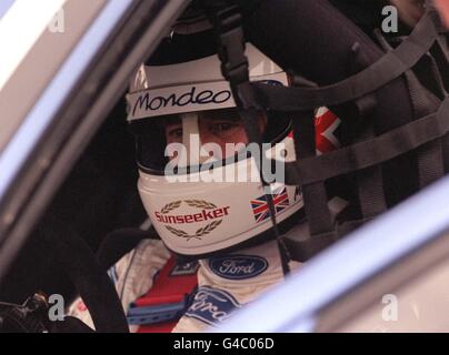 L'ex campione di Formula uno Nigel Mansell si è ritrovato al volante di una Ford Mondeo a Donington Park oggi per i round 11 e 12 dell'Auto Trader RAC British Touring Car Championship. Foto di Derek Cox/PA Foto Stock