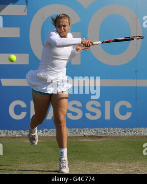 Sabine Lisicki in Germania nel suo quarto gioco finale contro Magdalena Rybarikova in Slovacchia durante il quinto giorno dell'AEGON Classic all'Edgbaston Priory Club di Birmingham. Foto Stock