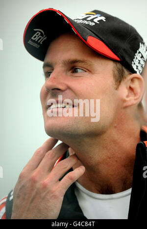 Cricket - Npower Third Test - Inghilterra / Sri Lanka - Inghilterra Nets Session - Day Two - The Rose Bowl. Il capitano inglese Andrew Strauss parla ai media al Rose Bowl di Southampton. Foto Stock