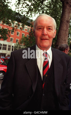 Operaio MP per Chesterfield Tony Benn. 27/6/99: Il veterano laburista Tony Benn ha annunciato che sarà chiamato a pronunciarsi come deputato alle prossime elezioni generali, ma ha sottolineato che lasciare il Parlamento non segnerà la fine della sua carriera politica. * il sig. Benn ha reso nota la sua decisione in una lettera al Partito laburista della sua circoscrizione elettorale a Chesterfield. Foto Stock