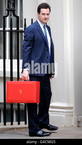 Il Cancelliere George Osborne arriva al 11 di Downing Street a Londra. Foto Stock