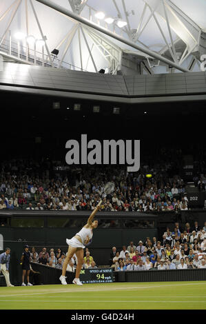 Marion Bartoli in Francia contro Sabine Lisicki in Germania durante l'ottavo giorno dei campionati Wimbledon 2011 all'All England Lawn Tennis and Croquet Club, Wimbledon. Foto Stock