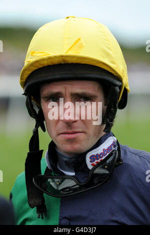 Horse Racing - 2011 Plate Festival - John Smiths Northumberland Plate Day - Newcastle Racecourse. Tom Eaves, fantino Foto Stock