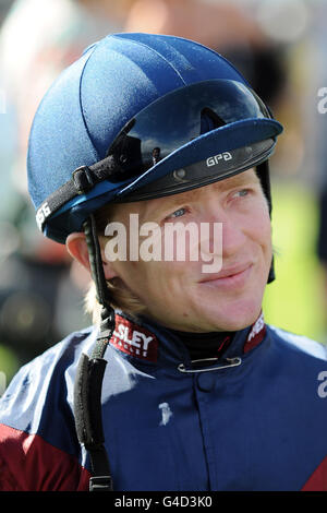 Horse Racing - 2011 Plate Festival - John Smiths Northumberland Plate Day - Newcastle Racecourse. Sam Hitchcott, fantino Foto Stock