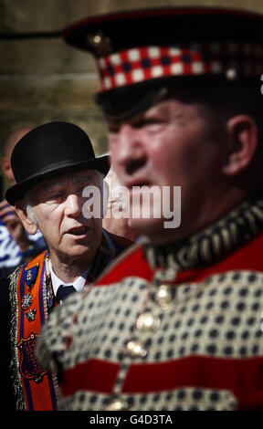 Una sfilata di Orange Order attraversa Glasgow in Scozia. Foto Stock