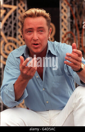 Lord of the Dance Michael Flatley si pone durante una fotocellula nell'Hyde Park di Londra oggi (venerdì), prima dell'ultima esecuzione di Lord of the Dance di domani sera. Foto di Neil Munns/PA. Guarda la storia di PA Foto Stock