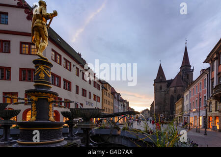 Martin Lutero - Piazza Municipio , il Markgraf- Georg Fontana e la chiesa di San Johannis, in Germania, in Baviera, Baviera, Mittelfran Foto Stock