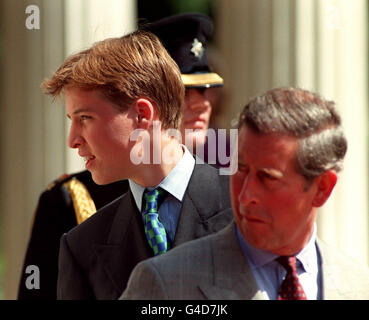 ROYALS si riuniscono per la Regina madre 98esimo compleanno Foto Stock