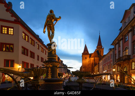 Martin Lutero - Piazza Municipio , il Markgraf- Georg Fontana e la chiesa di San Johannis, in Germania, in Baviera, Baviera, Mittelfran Foto Stock