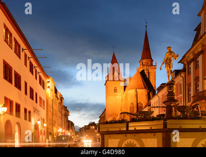 Martin Lutero quadrato con il Markgraf- Georg Fontana e la chiesa di San Johannis, in Germania, in Baviera, Baviera, Mittelfranken, medio Foto Stock