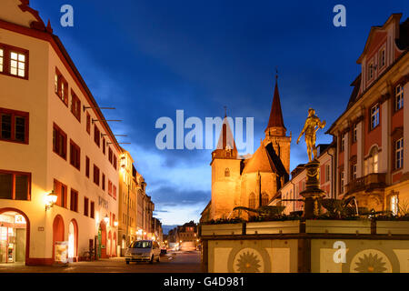 Martin Lutero quadrato con il Markgraf- Georg Fontana e la chiesa di San Johannis, in Germania, in Baviera, Baviera, Mittelfranken, medio Foto Stock