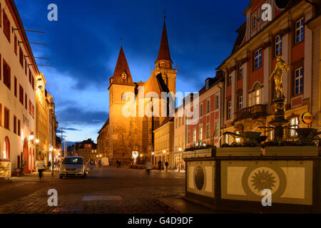 Martin Lutero quadrato con il Markgraf- Georg Fontana e la chiesa di San Johannis, in Germania, in Baviera, Baviera, Mittelfranken, medio Foto Stock