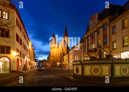 Martin Lutero quadrato con il Markgraf- Georg Fontana e la chiesa di San Johannis, in Germania, in Baviera, Baviera, Mittelfranken, medio Foto Stock