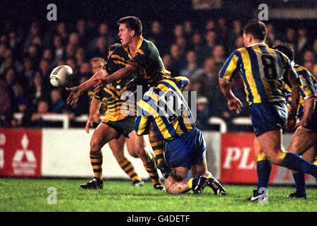 TEST DI RUGBY LEAGUE. L-R: DAVID FAIRLEIGH, AUSTRALIA. GARY SANDERSON, WARRINGTON Foto Stock