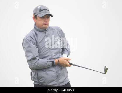 Golf - il Campionato Open 2011 - il terzo giorno - Royal St George's. Justin Rose d'Inghilterra si tee fuori sulla terza buca Foto Stock