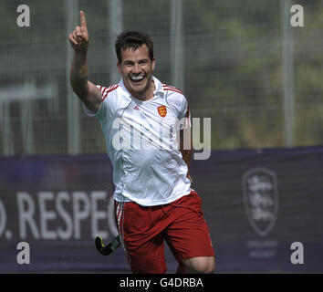 James Tindall, in Inghilterra, celebra il punteggio durante la partita della London Cup al Quintin Hogg Recreation Ground, Londra. Foto Stock