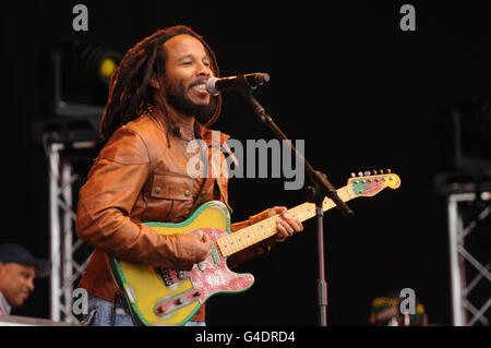 Il Festival Lovebox - Londra. Ziggy Marley si esibisce sul palco al festival di musica Lovebox che si tiene a Victoria Park, Hackney, Londra. Foto Stock