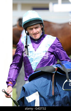 Corse ippiche - Dubai Summer Festival 2011 - Rose Bowl Stakes Day - Newbury Racecourse. Liam Keniry, fantino Foto Stock