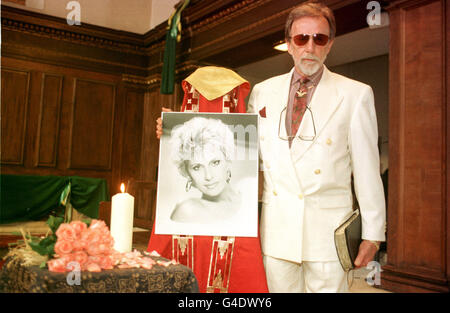 TAMMY WYNETTE'S marito al memoriale di servizio Foto Stock