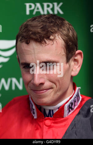 Corse di cavalli, Sandown Park. Ryan Moore, fantino Foto Stock