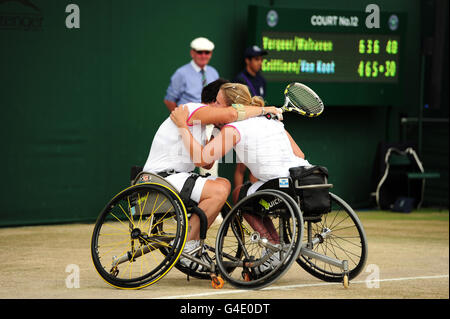 Tennis - 2011 campionati di Wimbledon - Giorno tredici - All England Lawn Tennis e Croquet Club Foto Stock