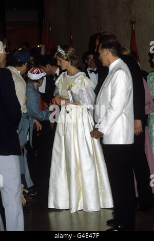 La Principessa del Galles partecipa a un banchetto durante il suo tour in Canada. Indossa un abito della stilista Gina Fratini Foto Stock