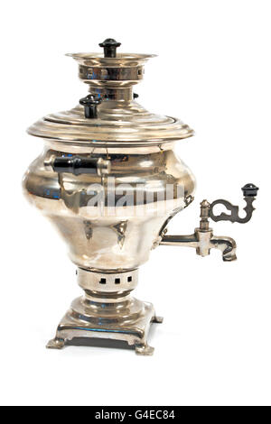 Vecchio tè russo samovar isolato su bianco Foto Stock