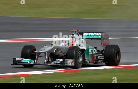 Il pilota della Mercedes GP Michael Schumacher in Germania durante le prove libere per il Gran Premio di Formula uno Santander al circuito di Silverstone, Northampton. Foto Stock