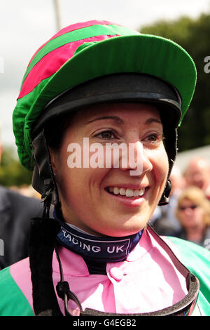 Jockey Hayley Turner festeggia dopo aver vinto la Darley July Cup (British Champions' Series e Global Sprint Challenge) su Dream Ahead Foto Stock