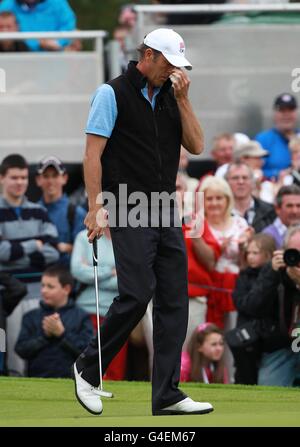 Golf - 2011 Irish Open - 4° giorno - Killarney Golf and Fishing Club. Richard Green dell'Australia è stato abbattuto dopo aver perso un putt durante il quarto giorno dell'Irish Open al Killarney Golf and Fishing Club Foto Stock