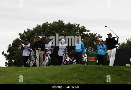 Golf - 2011 Irish Open - due giorni - Killarney Golf and Fishing Club. Lo Shane Lowry d'Irlanda si sfila sulla quarta buca durante il secondo giorno dell'Irish Open al Killarney Golf and Fishing Club Foto Stock