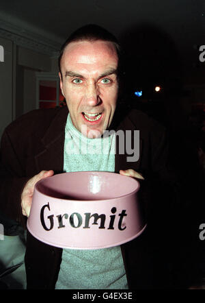 PA NEWS PHOTO 25/11/97 ATTORE JOE MCGANN AL GALA CELEBRITÀ PERFORMANCE DI WALLACE & GROMIT 'A GRAND NIGHT OUT' AL SADLER'S WELLS PEACOCK THEATRE, LONDRA Foto Stock