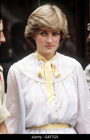 PA NEWS PHOTO LUGLIO 1981 LADY DIANA SPENCER A TIDWORTH IN VISITA AL REGGIMENTO DEL CHESHIRE DI CUI IL SUO FUTURO MARITO, IL PRINCIPE DI GALLES, È COLONNELLO IN CAPO. Foto Stock