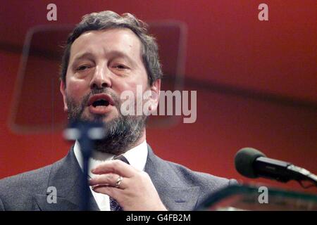 Il Segretario all'Istruzione David Blunkett parla oggi alla Conferenza del Partito laburista a Blackpool (Giovedi). FOTO HUMPHREYS/PA. Foto Stock