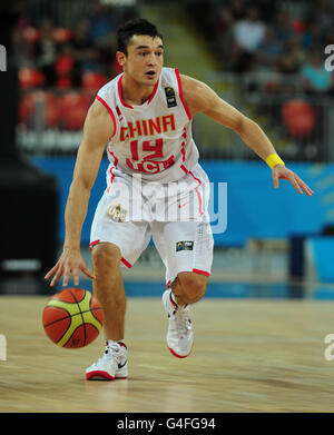 Cina Mugedaer Xirelijiang durante Londra Invitational International alla Basketball Arena, nel Parco Olimpico, Londra. Foto Stock