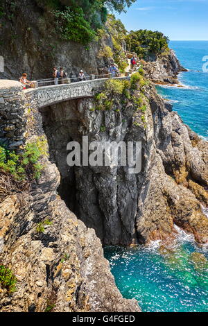 Escursioni turistiche sentiero da Monterosso a Vernazza, Cinque Terre Liguria, Italia Foto Stock