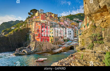 Case colorate in Riomaggiore Parco Nazionale delle Cinque Terre, Liguria, UNESCO Foto Stock