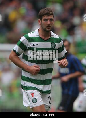 Calcio - Pre Season friendly - The Dublin Super Cup - Inter Milan v Celtic - Aviva Stadium. Charlie Mulgrew, Celtico Foto Stock