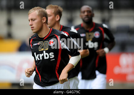 Calcio - npower Football League 1 - Notts County / Charlton Athletic - Meadow Lane. Chris Solly (a sinistra), Scott Wagstaff e Jason Euell (a destra) di Charlton Athletic durante il riscaldamento pre-partita Foto Stock